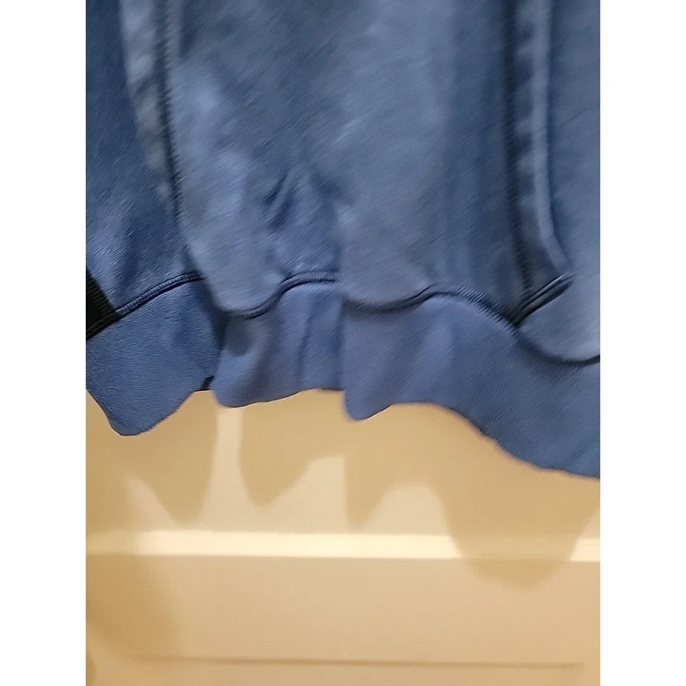 Nike  Therma Fit Womens L Blue Navy Hooded Pullover.  Great shape!
